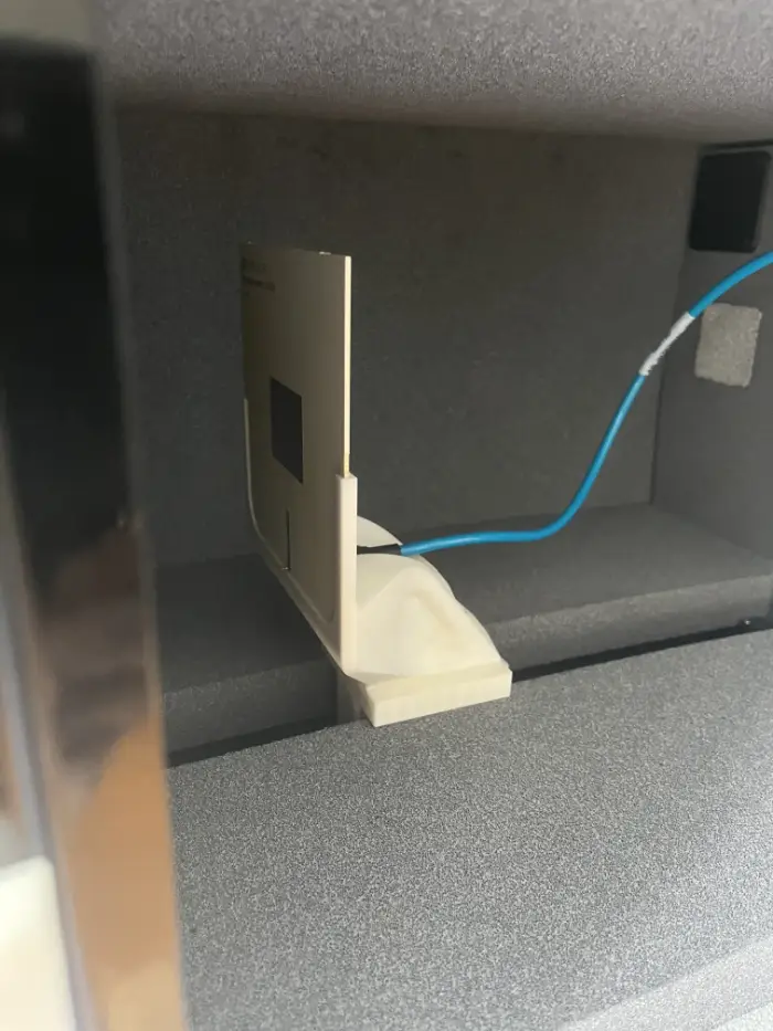 Patch antenna inside EMBox Lab for a reference E-field measurement