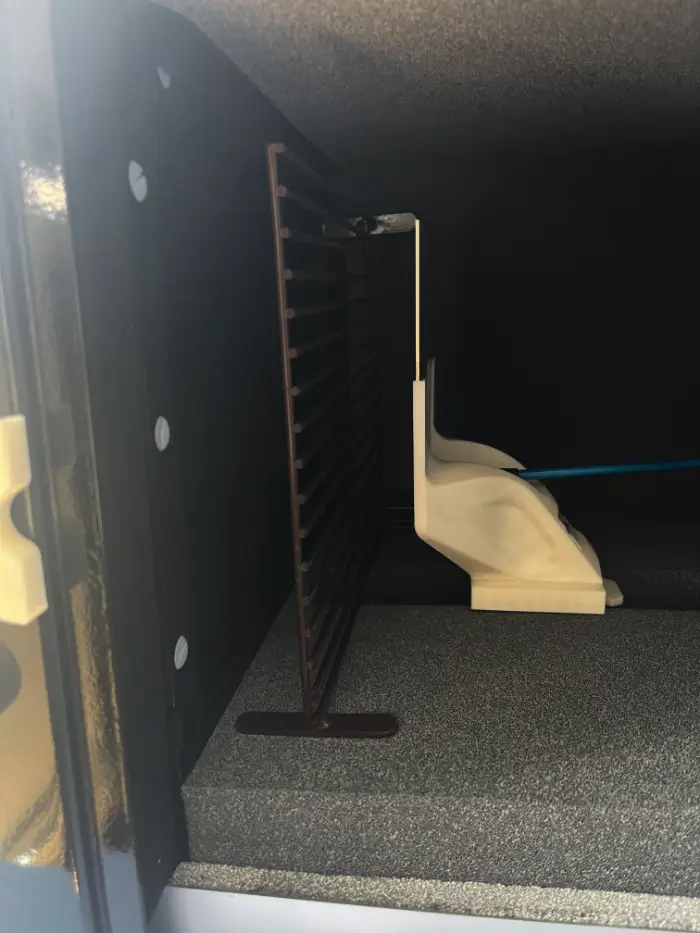 Patch antenna inside EMBox Lab with a polarizer placed in front of it for a polarization measurement
