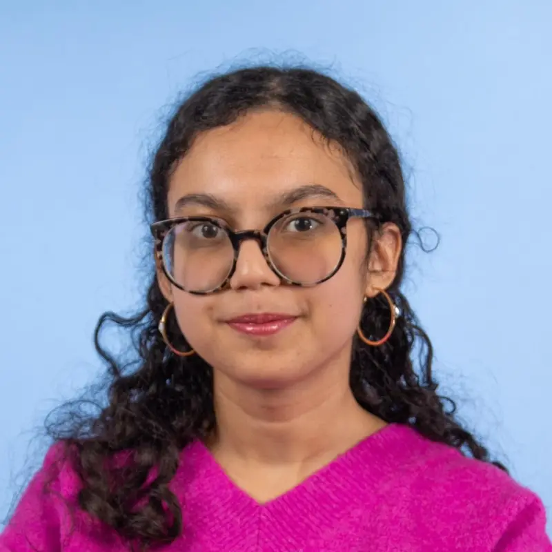 Portrait of Imane Khaloufi, electronics engineering student and EMBox Lab user