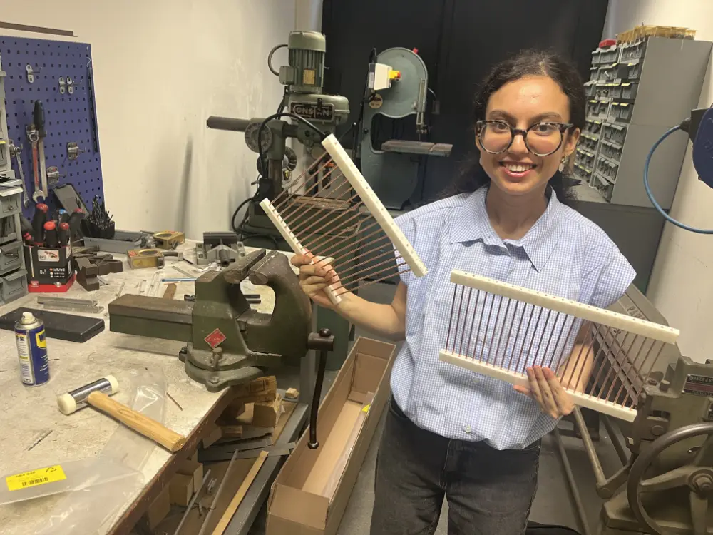 Imane designing a new polarizer using HFSS simulations